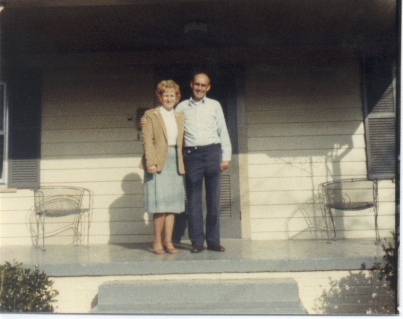 peggyhiltonandraymondholderinkinston.jpg